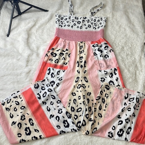 Cheetah Print Jumpsuit‎ - Picture 7 of 7